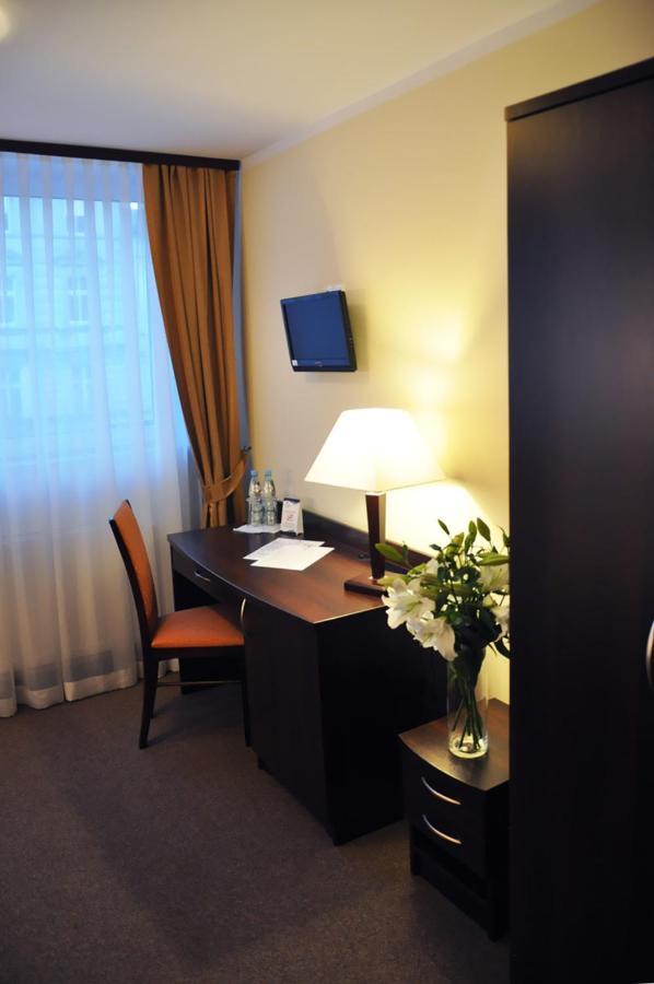 Hotel Pojezierze Szczecinek Ruang foto